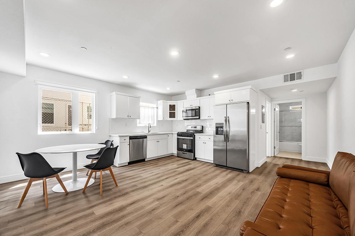 fully equipped kitchen in a furnished Los Angeles apartment